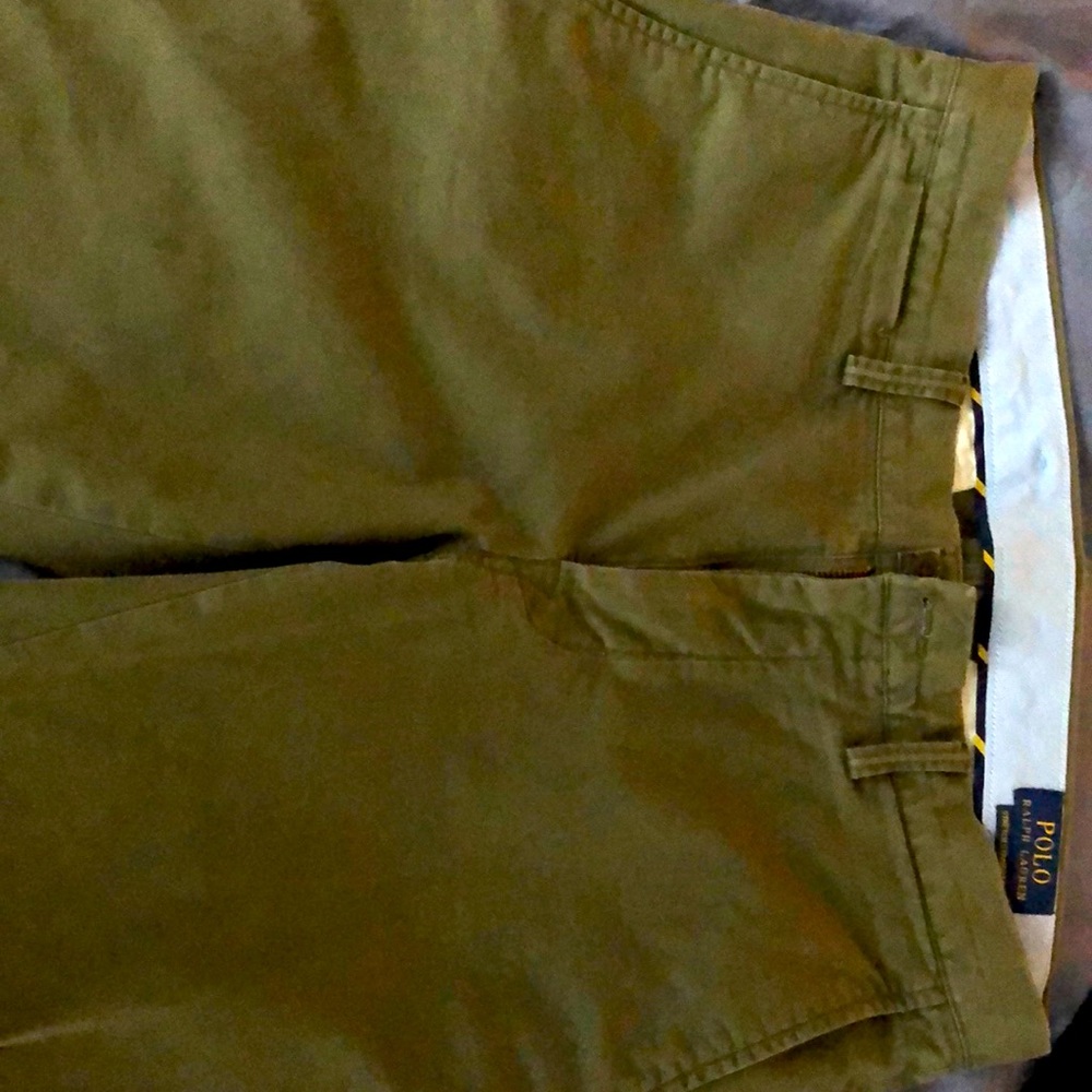 Men’s olive green khakis